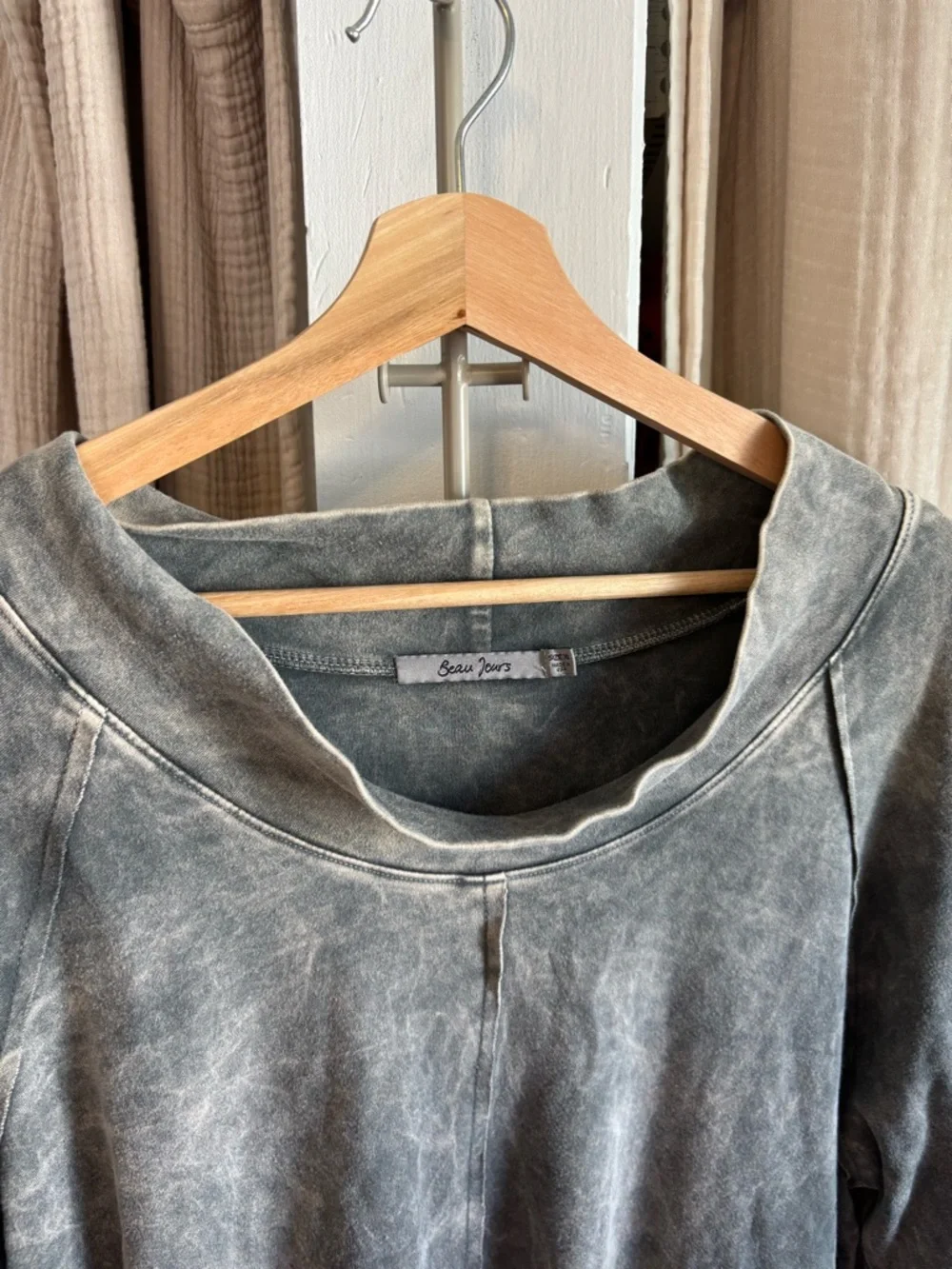 Beau Jeurs Long Sleeve Blouse- XL - Picture 3 of 8